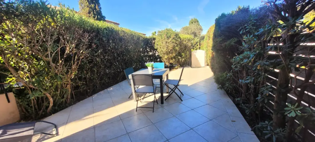 Joli Mazet En Duplex à L'entrée De Saint-tropez