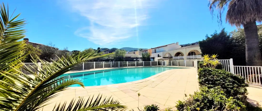 Joli Mazet En Duplex à L'entrée De Saint-tropez