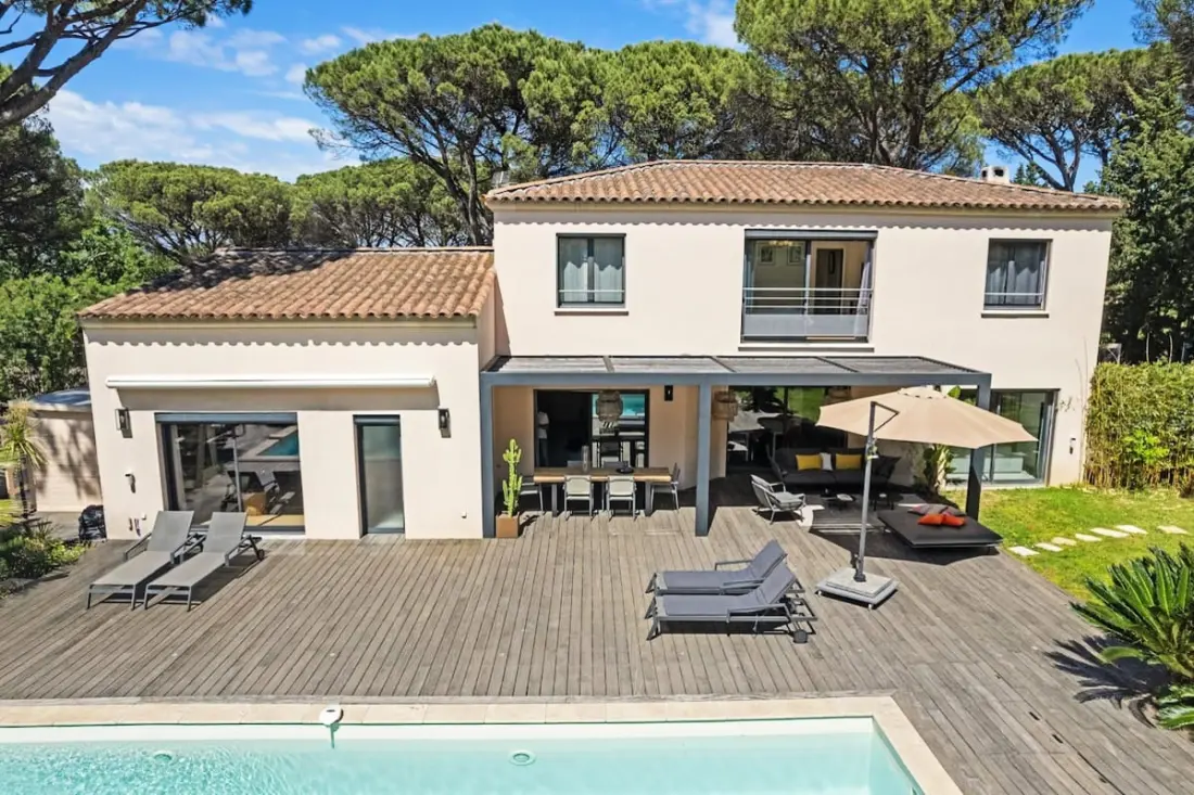 Villa D’architecte à Gassin • Piscine • Calme Absolu