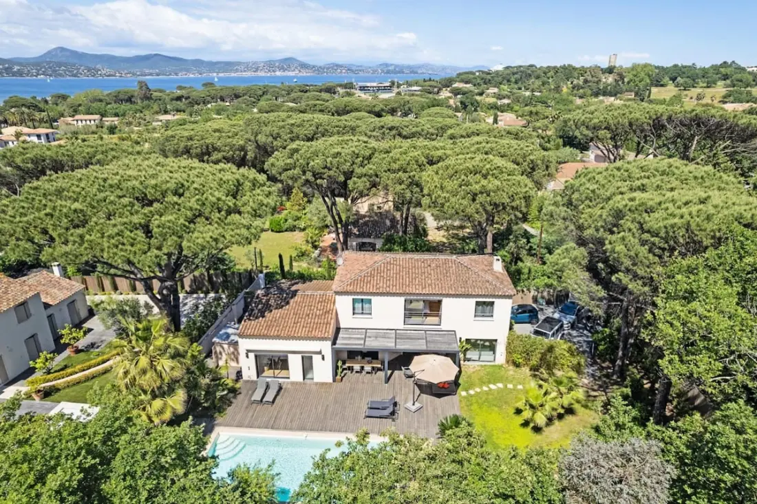 Villa D’architecte à Gassin • Piscine • Calme Absolu