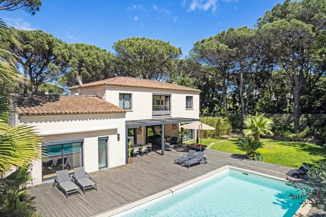 Villa D’architecte à Gassin • Piscine • Calme Absolu