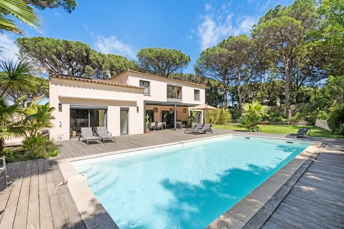Villa D’architecte à Gassin • Piscine • Calme Absolu