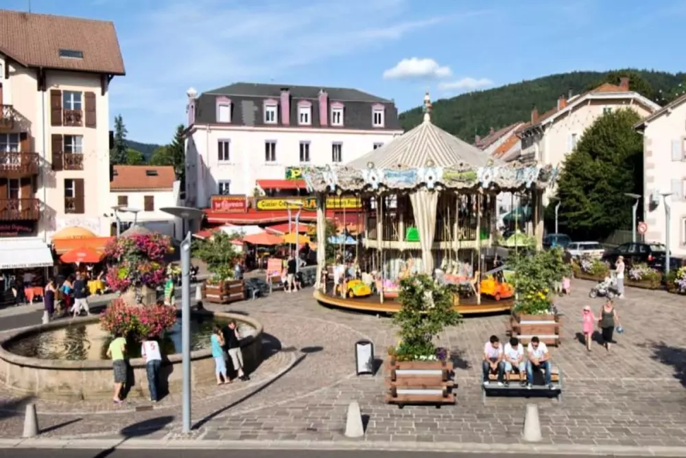 Maison Spacieuse Avec Terrasse, Proche Du Lac