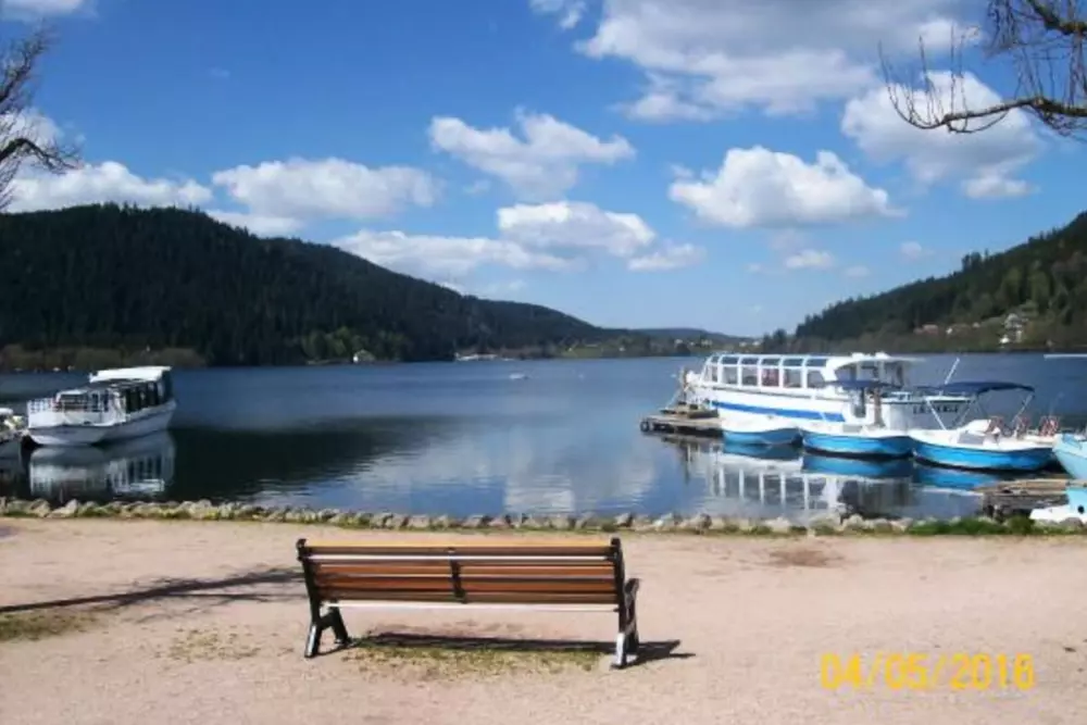 Maison Spacieuse Avec Terrasse, Proche Du Lac
