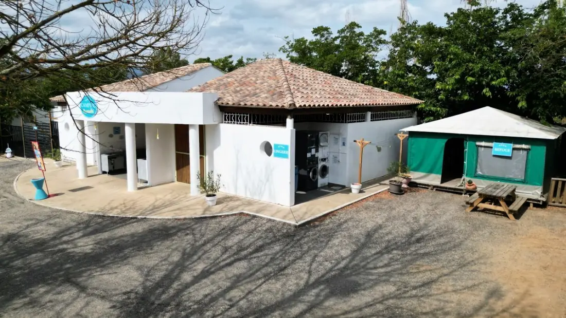 Camping Paradis les Rives de l'Hérault 4 étoiles★★★★