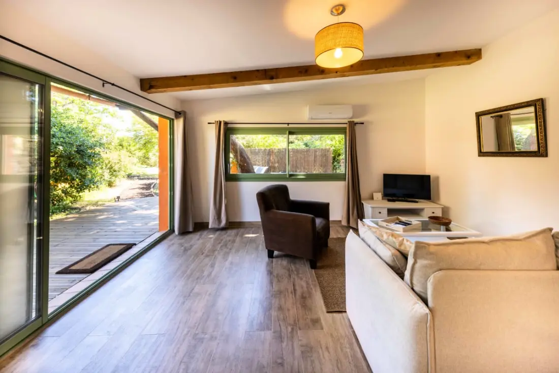 06bv2 : Joli Cottage Au Calme Avec Piscine