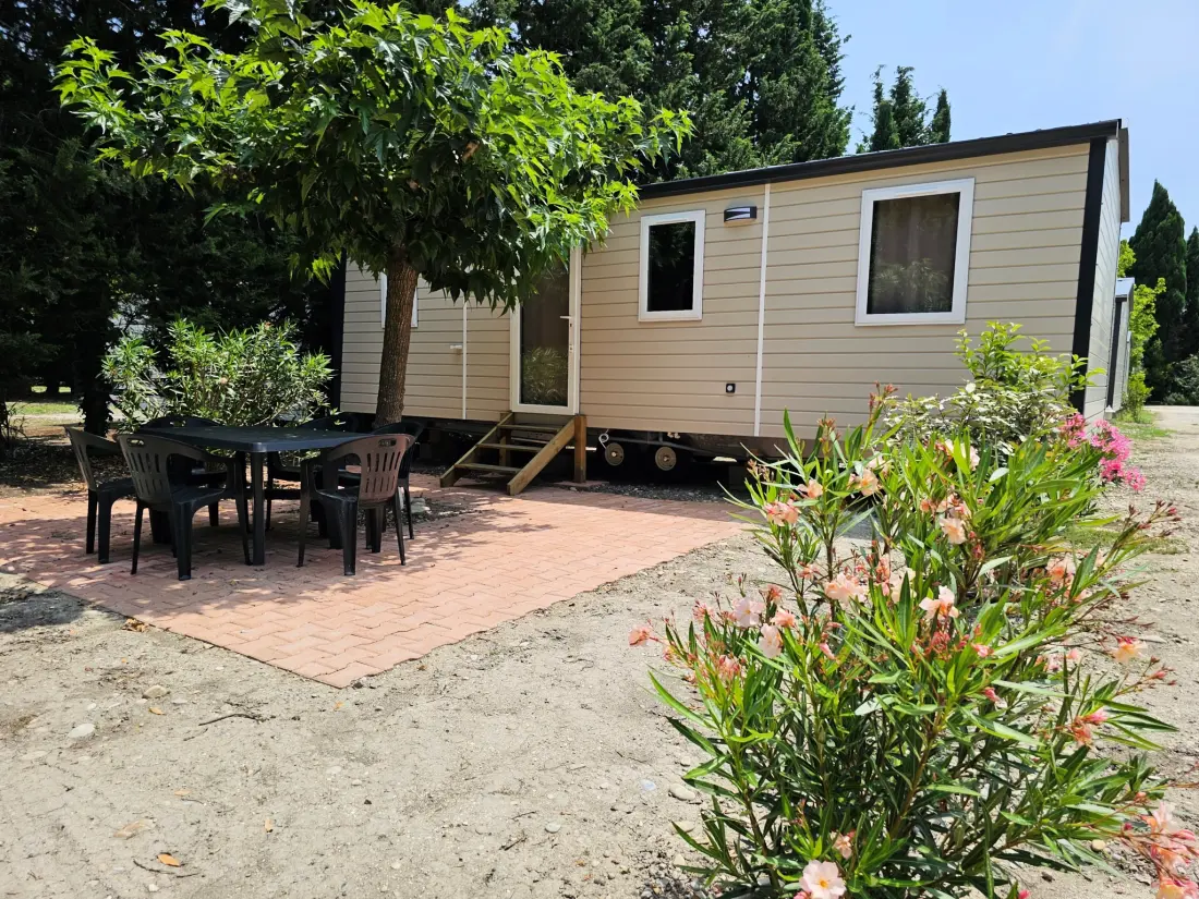 Flower Camping Les Micocouliers 3 étoiles★★★