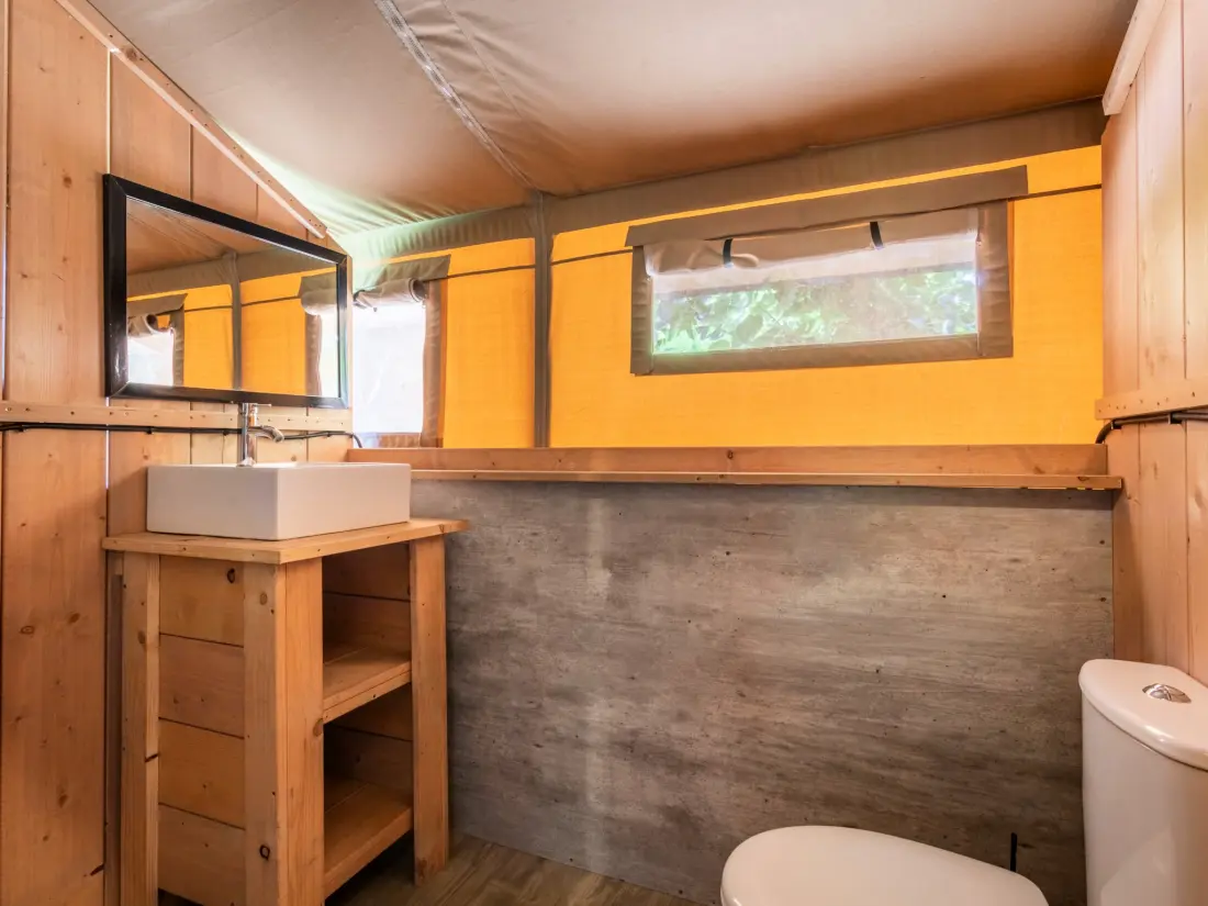 Flower Camping Les Micocouliers 3 étoiles★★★