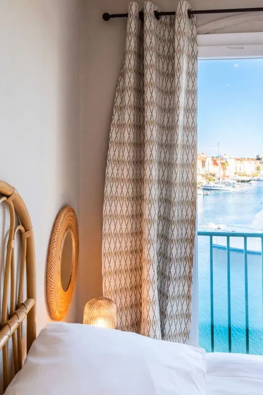 Lumineux Nid Avec Balcon Et Vue Sur Le Port