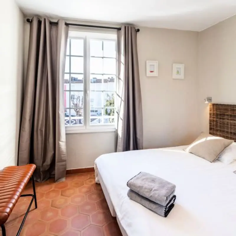 Lumineux Nid Avec Balcon Et Vue Sur Le Port