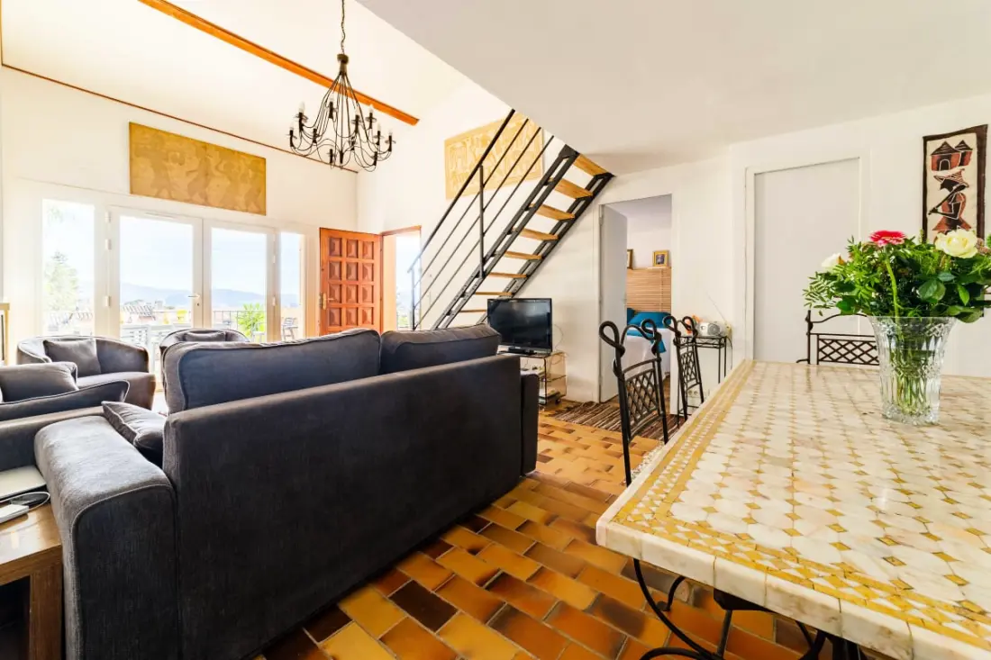 Maison Mitoyenne Spacieuse Avec Jardin Et Terrasse