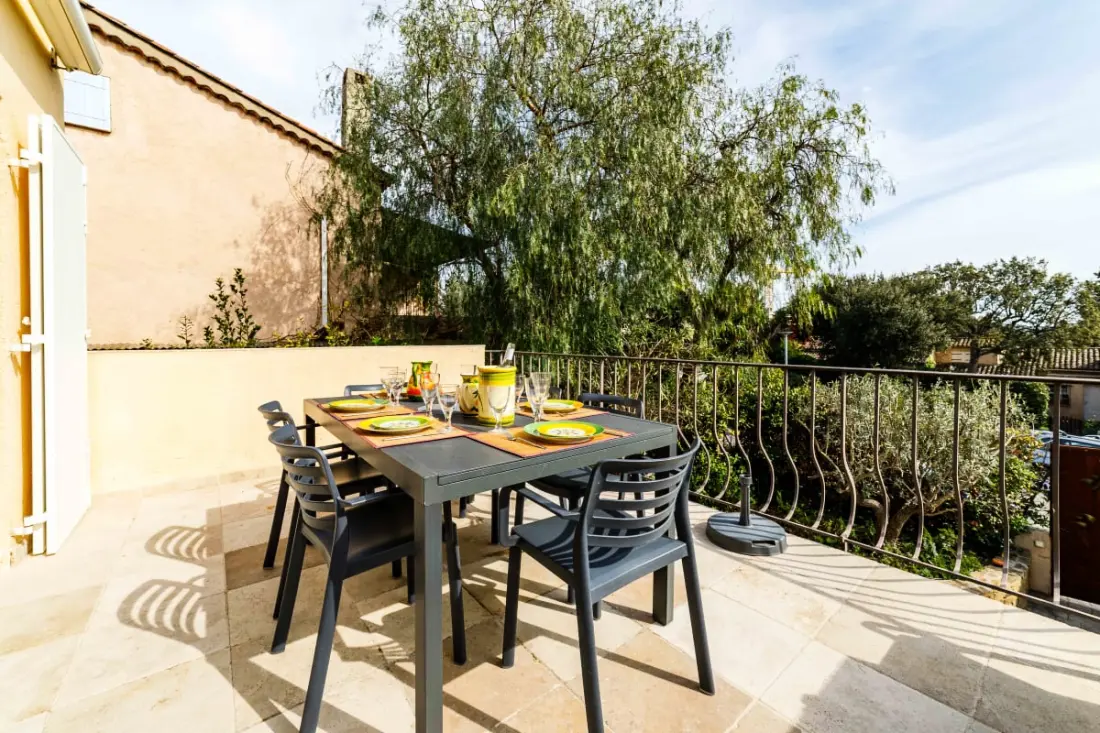 Maison Mitoyenne Spacieuse Avec Jardin Et Terrasse