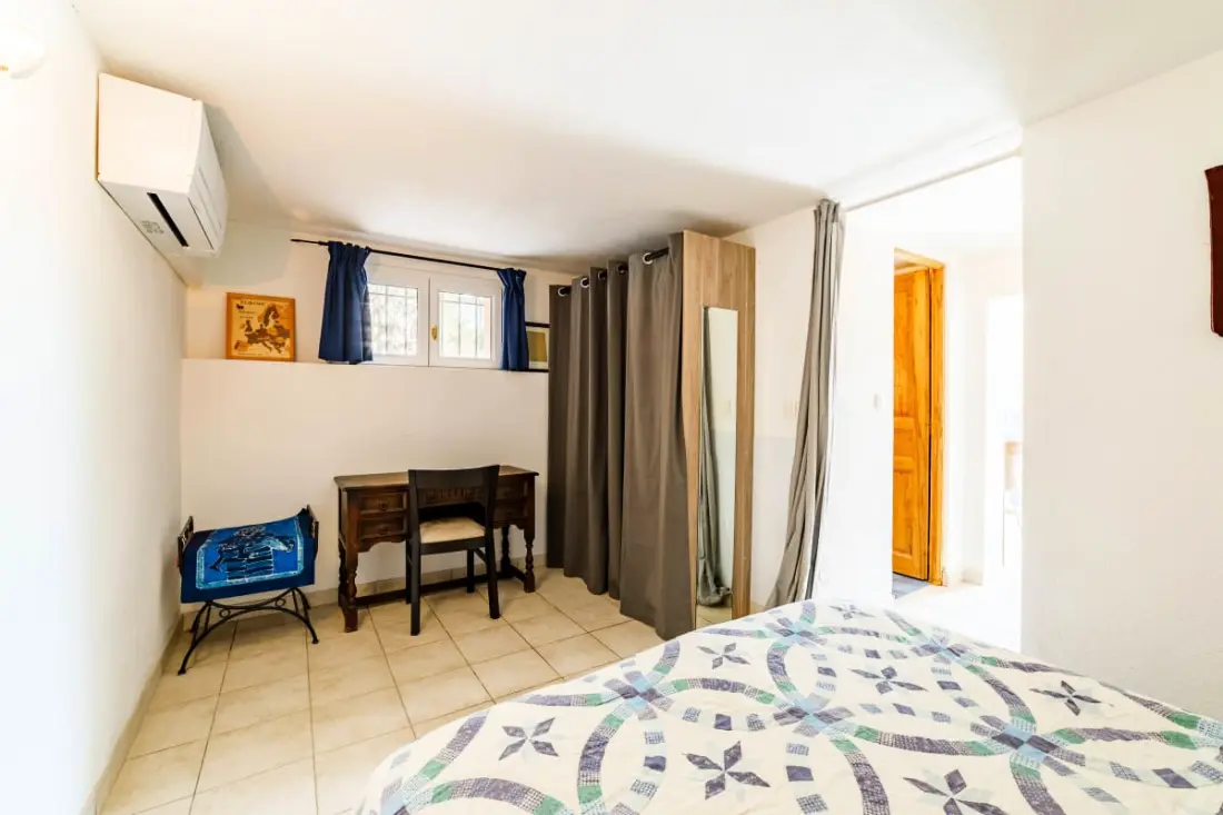 Maison Mitoyenne Spacieuse Avec Jardin Et Terrasse