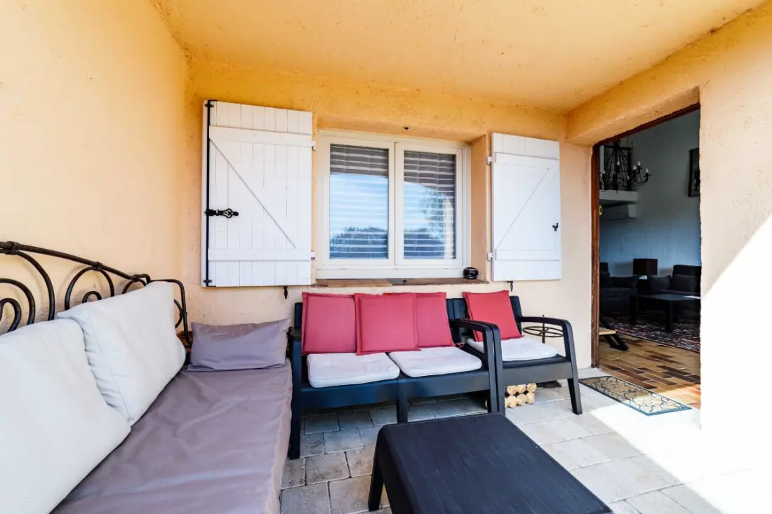 Maison Mitoyenne Spacieuse Avec Jardin Et Terrasse