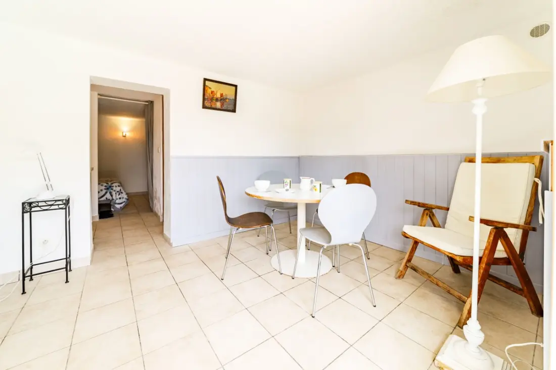 Maison Mitoyenne Spacieuse Avec Jardin Et Terrasse