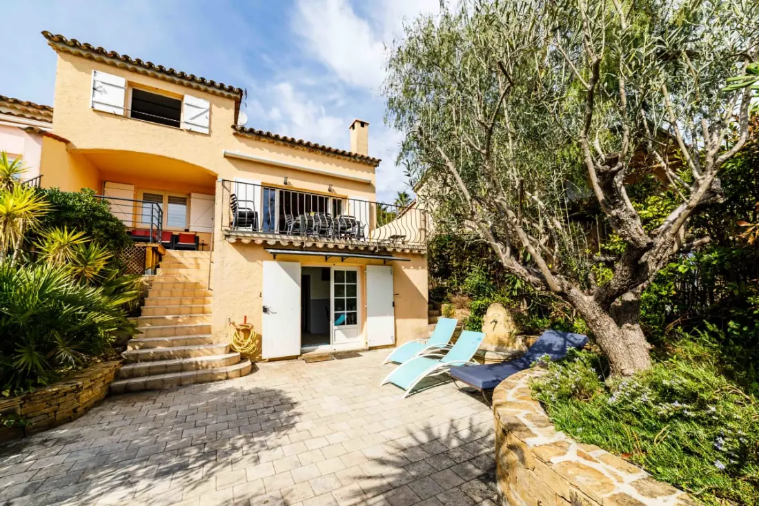 Maison Mitoyenne Spacieuse Avec Jardin Et Terrasse