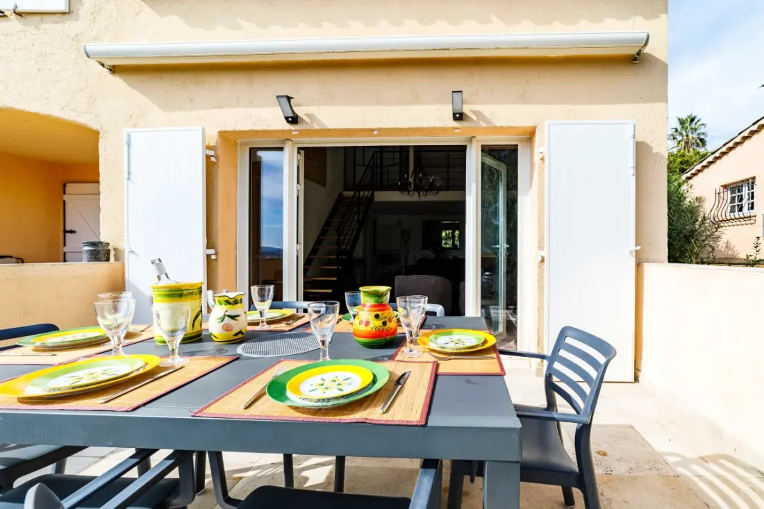 Maison Mitoyenne Spacieuse Avec Jardin Et Terrasse