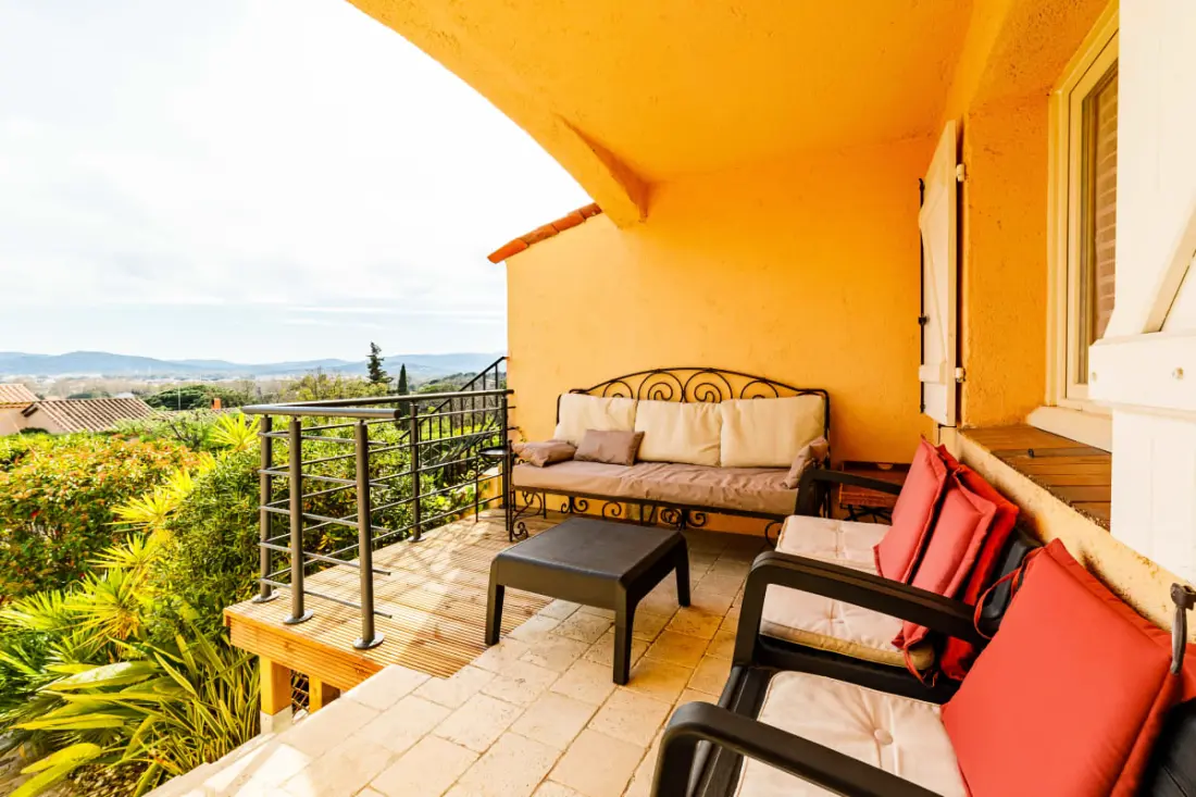 Maison Mitoyenne Spacieuse Avec Jardin Et Terrasse