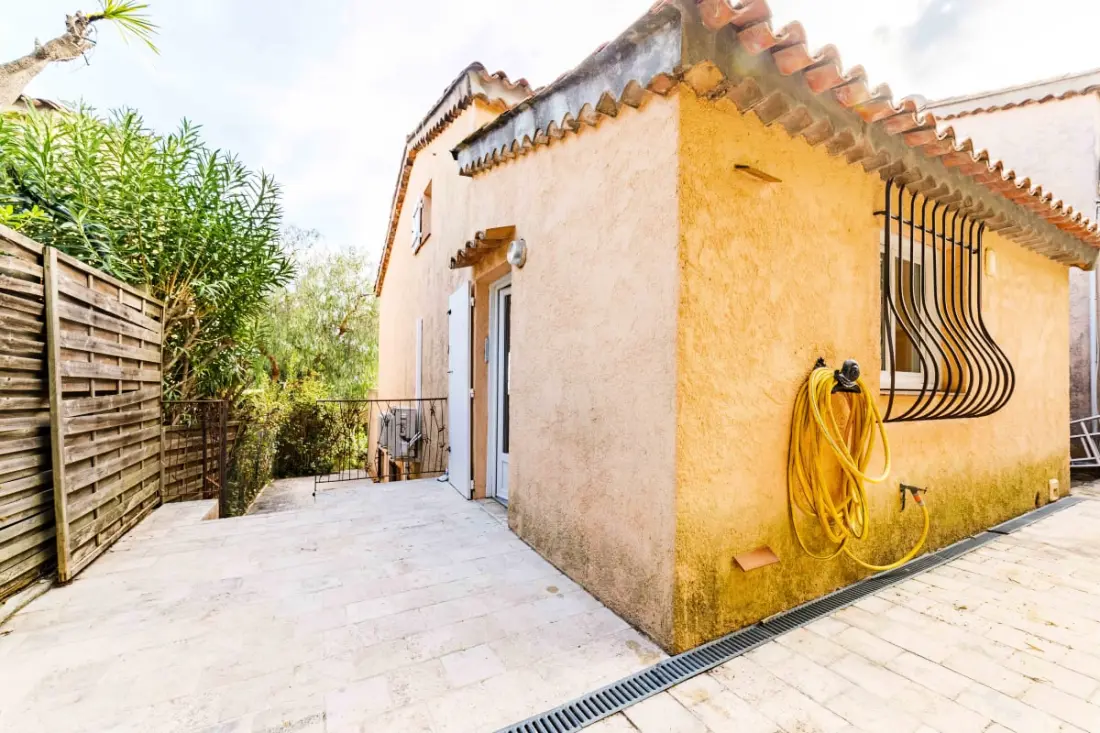 Maison Mitoyenne Spacieuse Avec Jardin Et Terrasse