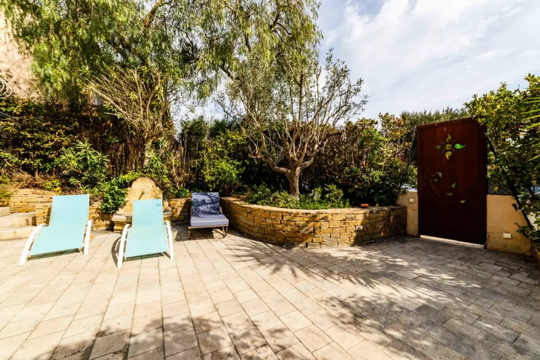 Maison Mitoyenne Spacieuse Avec Jardin Et Terrasse