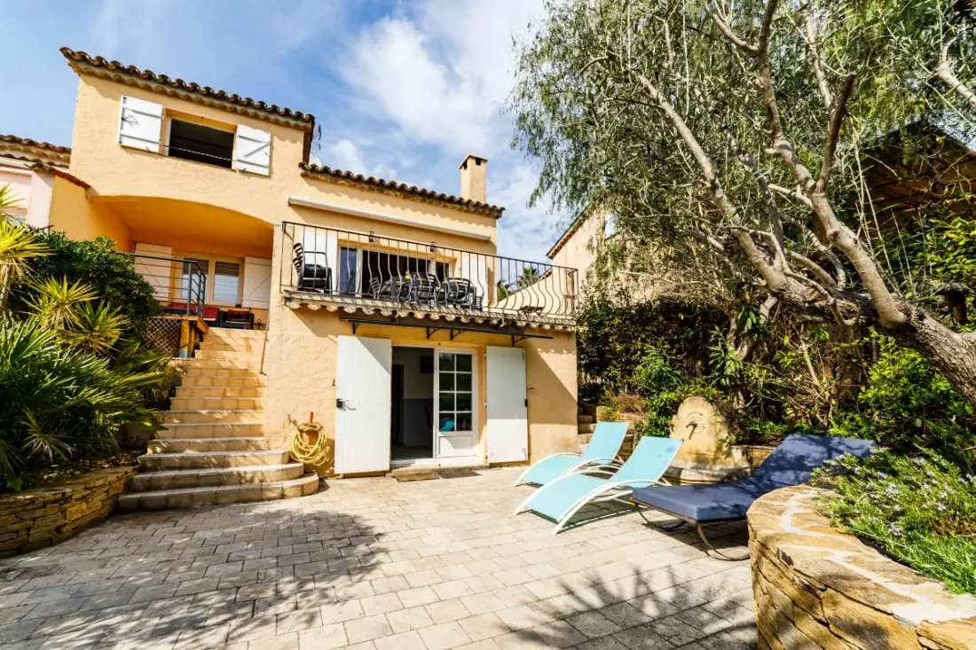 Maison Mitoyenne Spacieuse Avec Jardin Et Terrasse