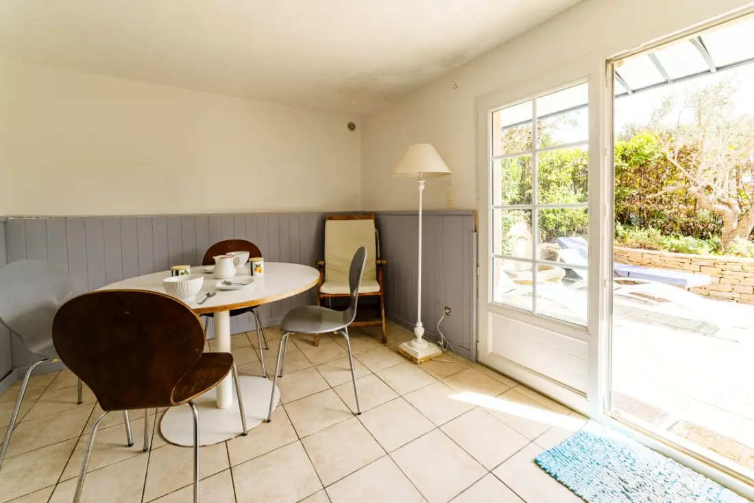 Maison Mitoyenne Spacieuse Avec Jardin Et Terrasse