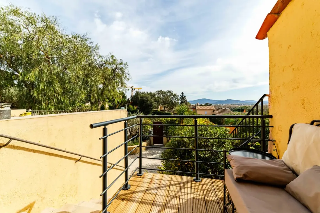 Maison Mitoyenne Spacieuse Avec Jardin Et Terrasse