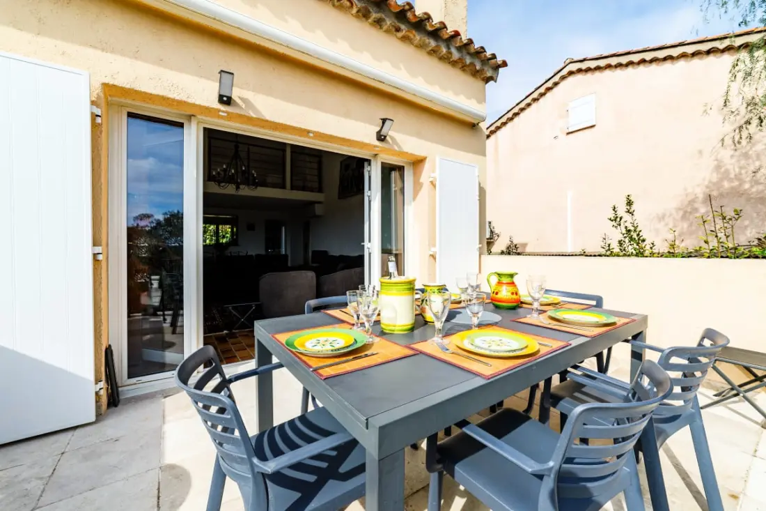 Maison Mitoyenne Spacieuse Avec Jardin Et Terrasse