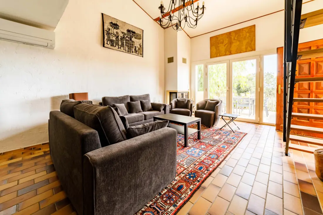 Maison Mitoyenne Spacieuse Avec Jardin Et Terrasse