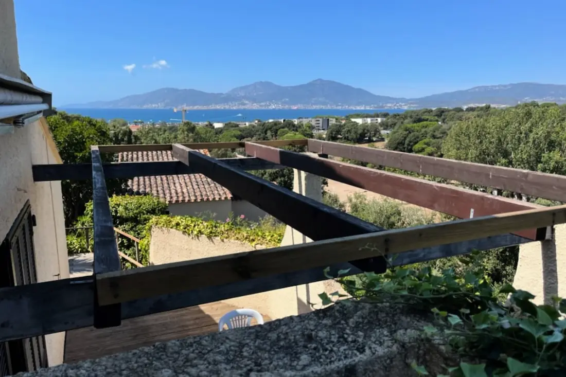 Maison Lumineuse Pour 6 Personnes à Porticcio