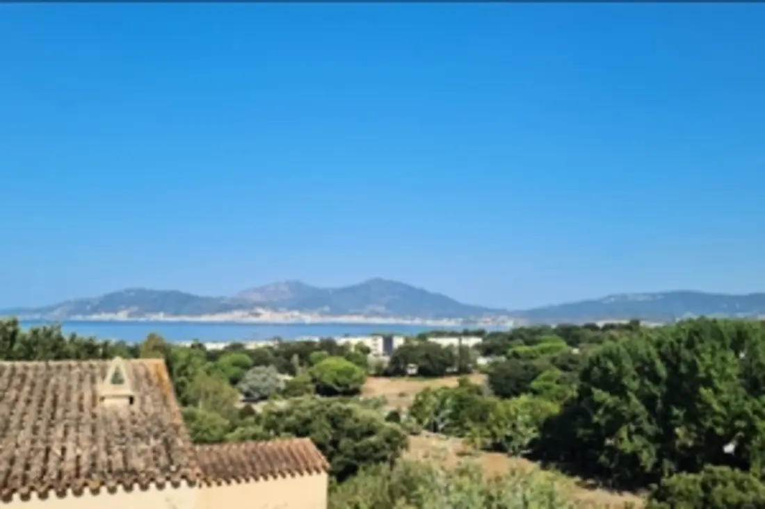 Maison Lumineuse Pour 6 Personnes à Porticcio