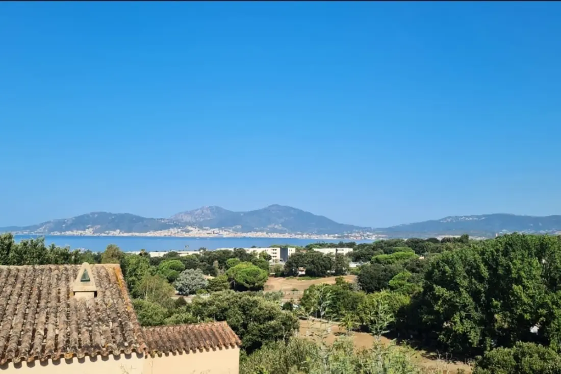 Maison Lumineuse Pour 6 Personnes à Porticcio