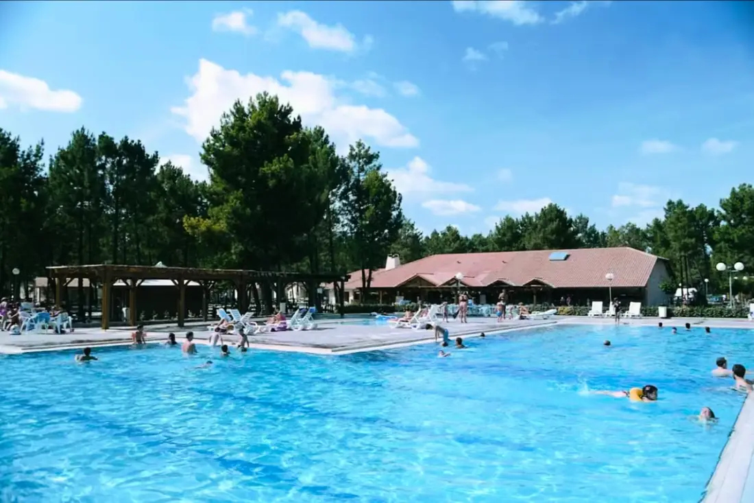 Chalet 3ch Avec Piscine Dans Parc De Loisirs