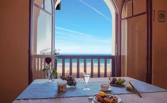 Bel appartement face à la plage avec superbe vue mer