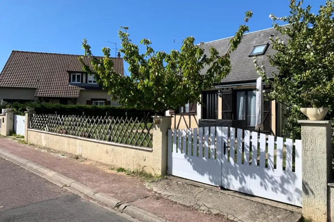 Jolie Perle Normande Avec Jardin