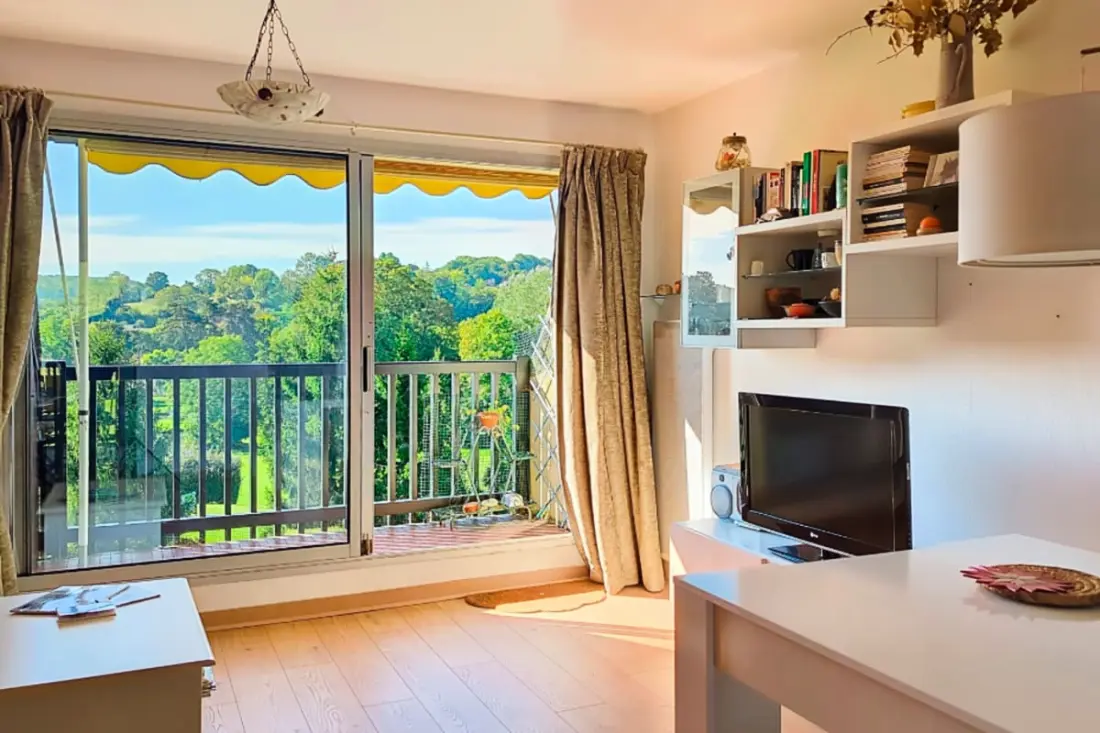 Appartement Avec Balcon Vue Golf Plein Sud