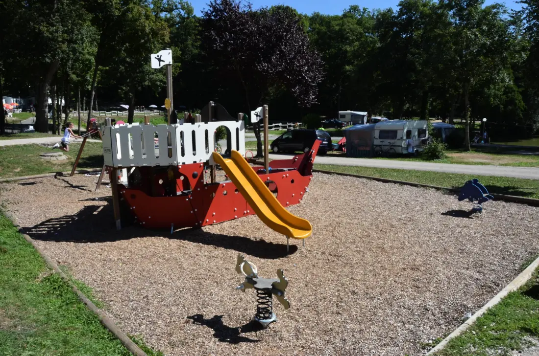 Camping Du Bois De Reveuge 4 étoiles★★★★
