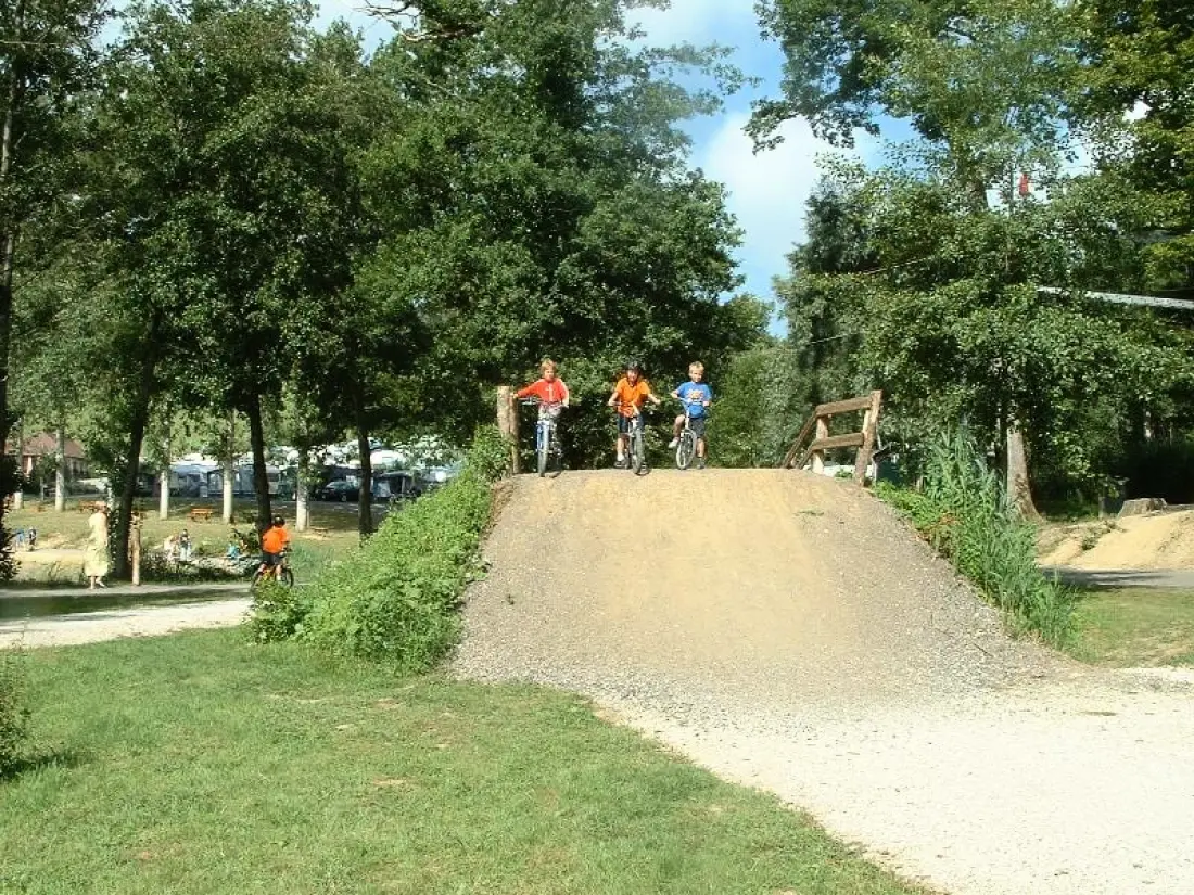 Camping Du Bois De Reveuge 4 étoiles★★★★