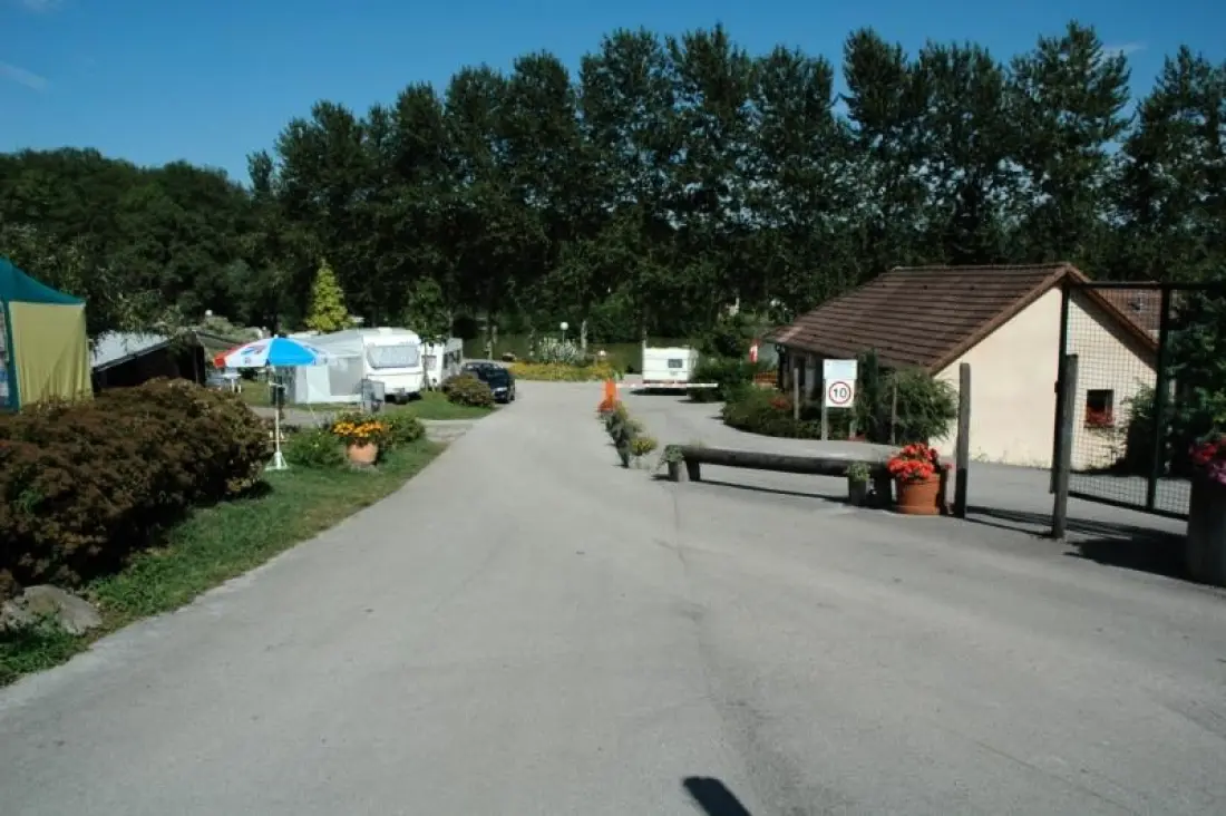 Camping Du Bois De Reveuge 4 étoiles★★★★