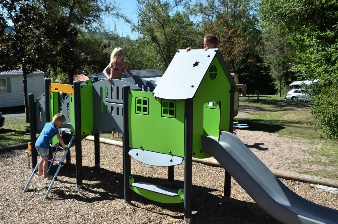 Camping Du Bois De Reveuge 4 étoiles★★★★