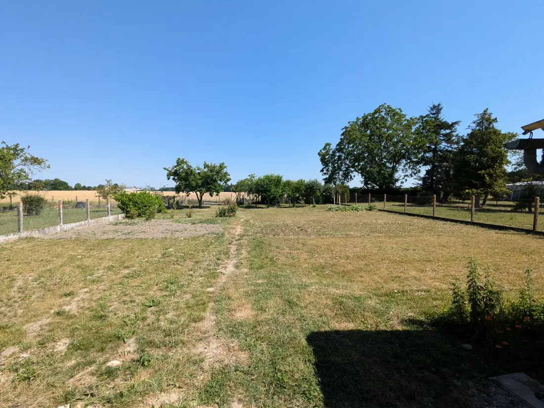 Maison de Vacances Huisseau-sur-Mauves 2