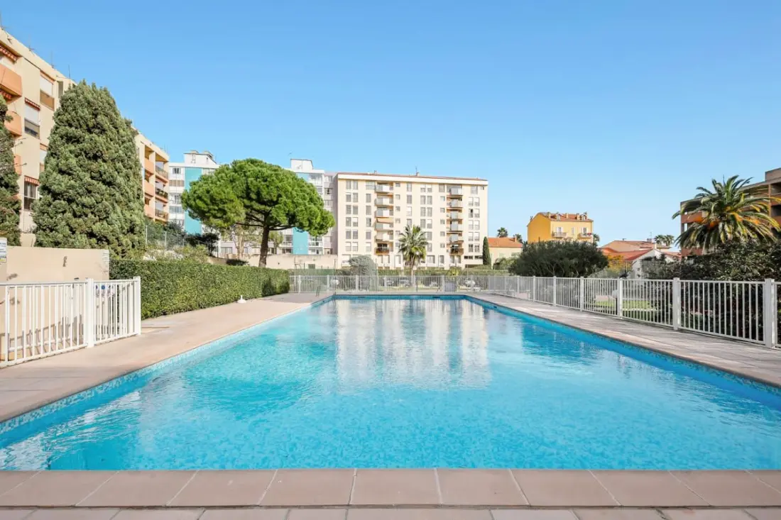 Appartement à Hyères Avec Piscine Et Balcon
