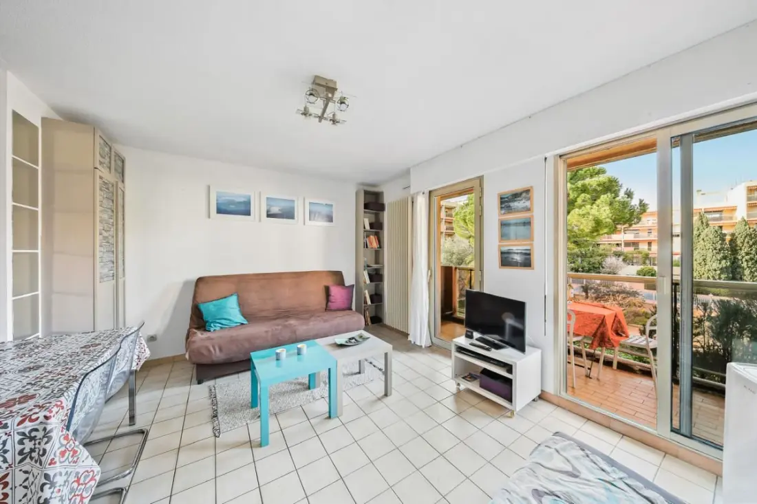 Appartement à Hyères Avec Piscine Et Balcon