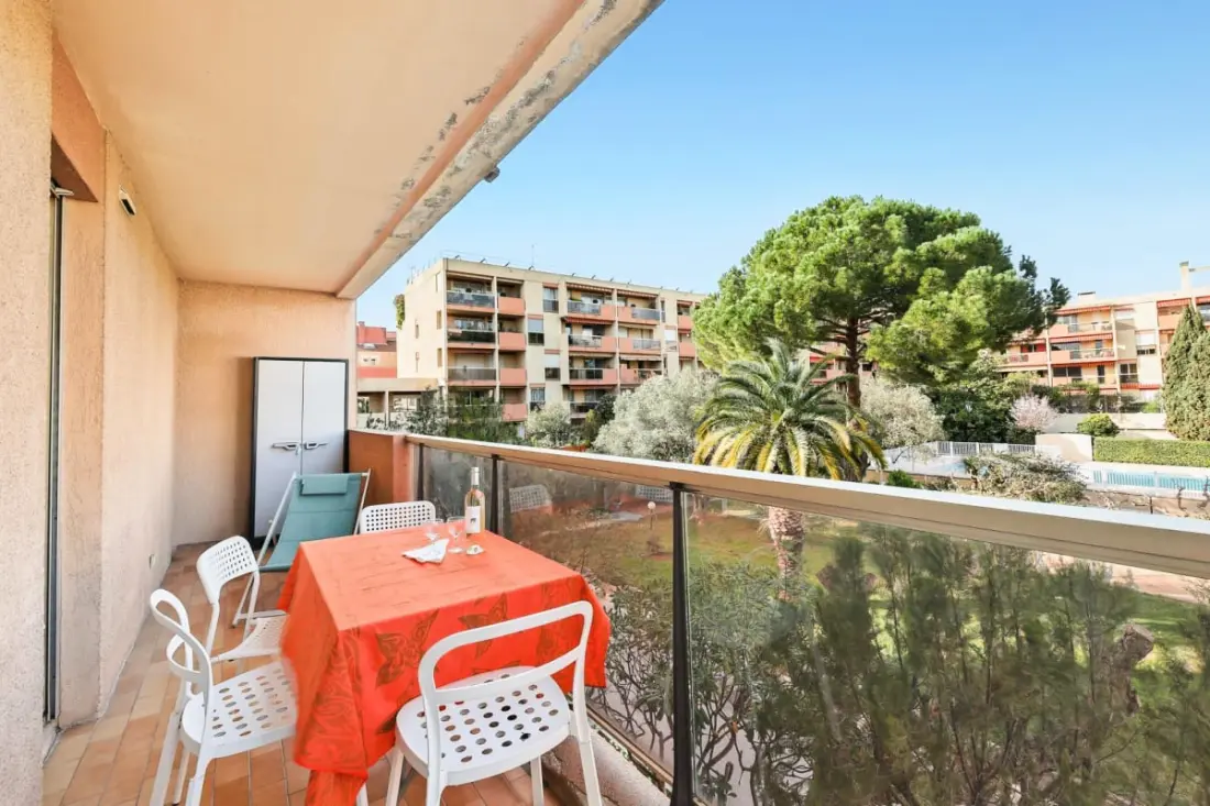 Appartement à Hyères Avec Piscine Et Balcon