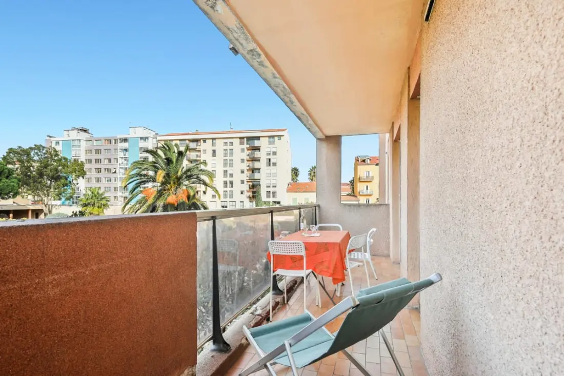 Appartement à Hyères Avec Piscine Et Balcon