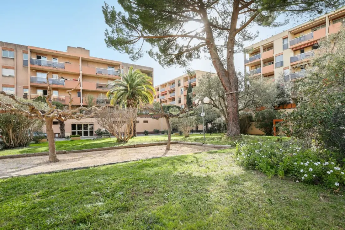Appartement à Hyères Avec Piscine Et Balcon