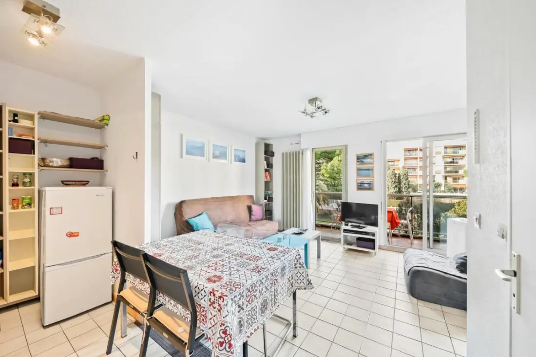 Appartement à Hyères Avec Piscine Et Balcon