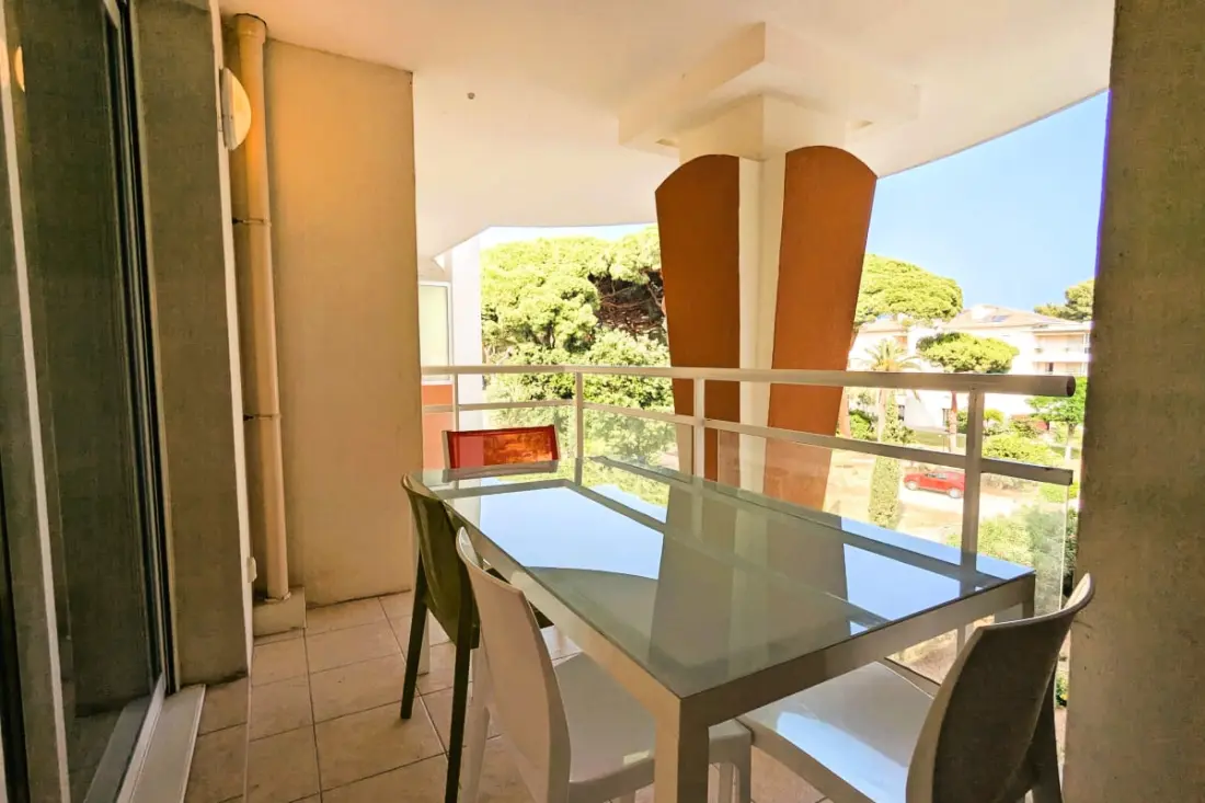 Appartement De 70m² Avec Piscine à 2 Pas Du Port