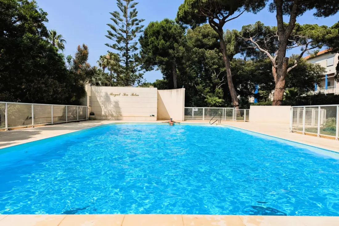 Appartement De 70m² Avec Piscine à 2 Pas Du Port