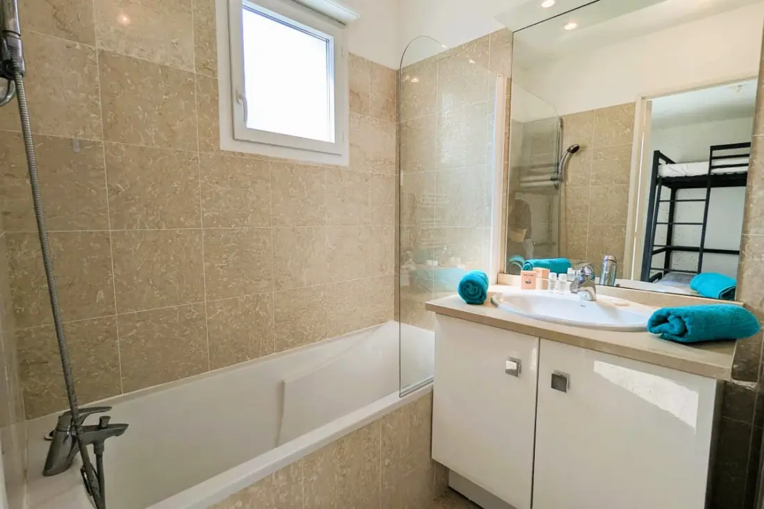 Appartement De 70m² Avec Piscine à 2 Pas Du Port